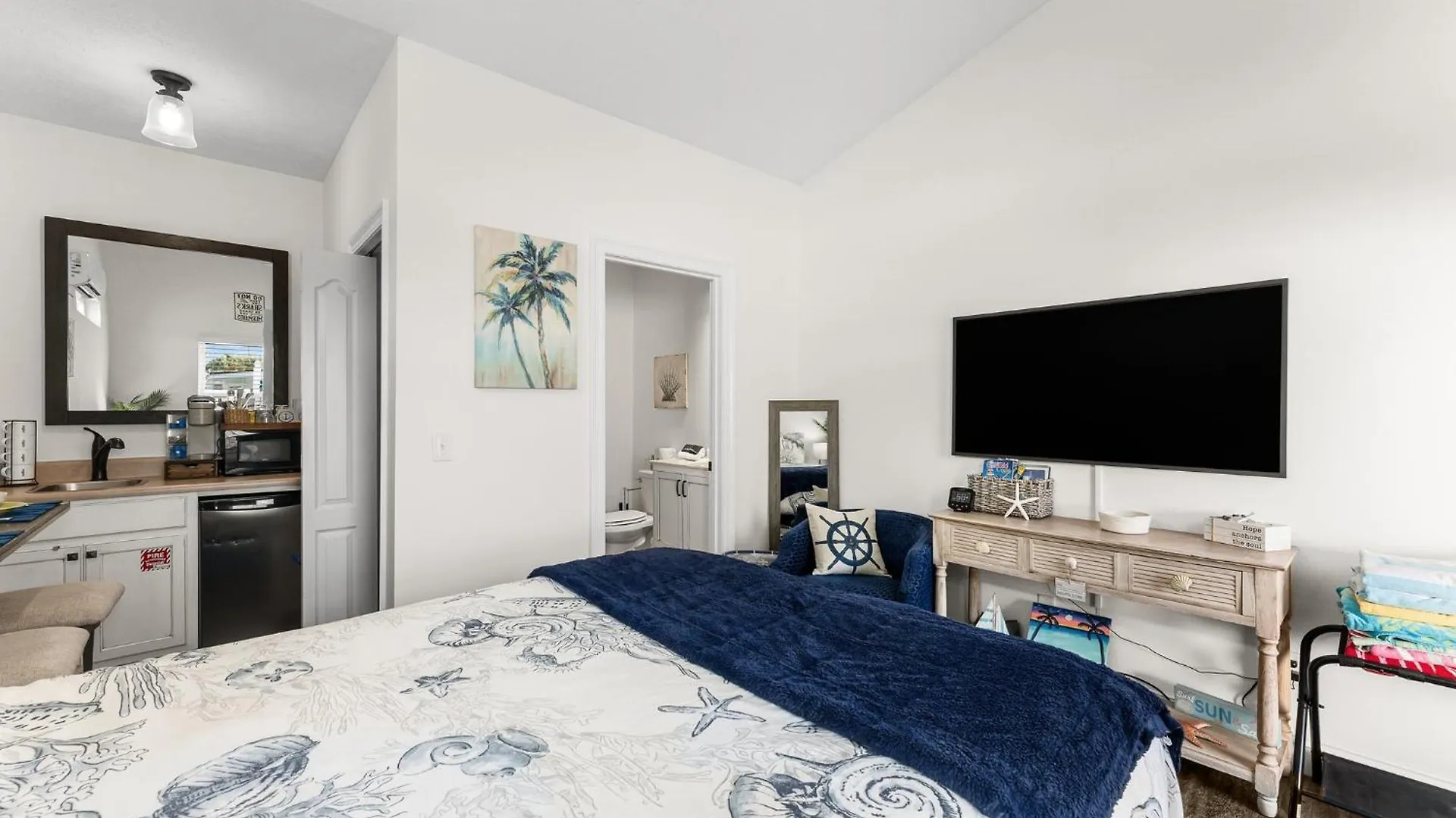 Tiny Treasure By Nautical Properties Vacation Rentals Panama City Beach Apartment